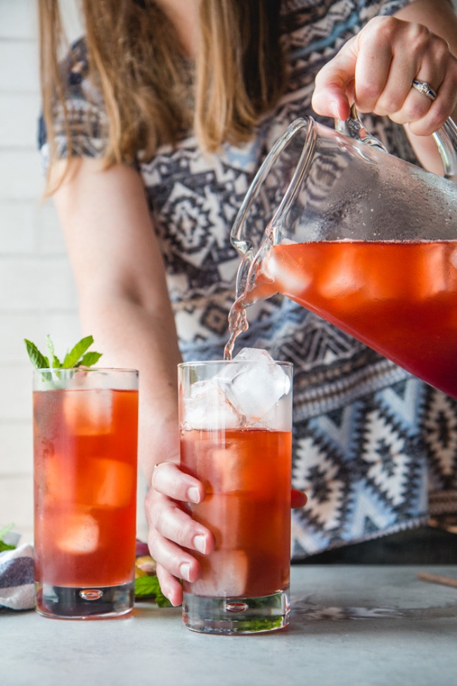 5 cách pha trà trái cây mùa hè đánh bay cái nóng, từ trà mận đến trà vải đều ngon tuyệt - Ảnh 2. 5 cách pha trà trái cây mùa hè đánh bay cái nóng, từ trà mận đến trà vải đều ngon tuyệt - Ảnh 2.