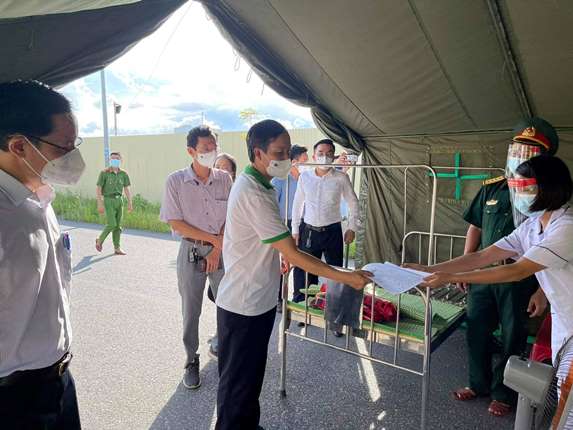 Đoàn công tác của Bộ Y tế làm việc với tỉnh Hà Tĩnh về công tác phòng chống dịch COVID - 19 - Ảnh 5.