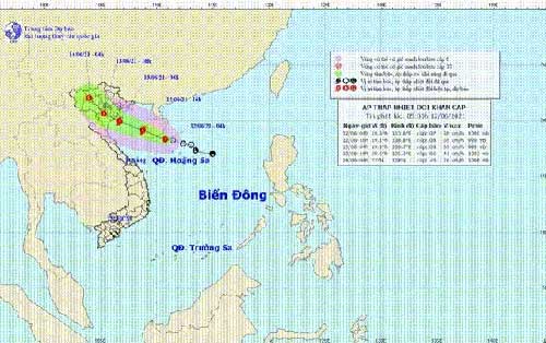 Áp thấp nhiệt đới có thể mạnh lên thành bão trên Biển Đông - Ảnh 1.