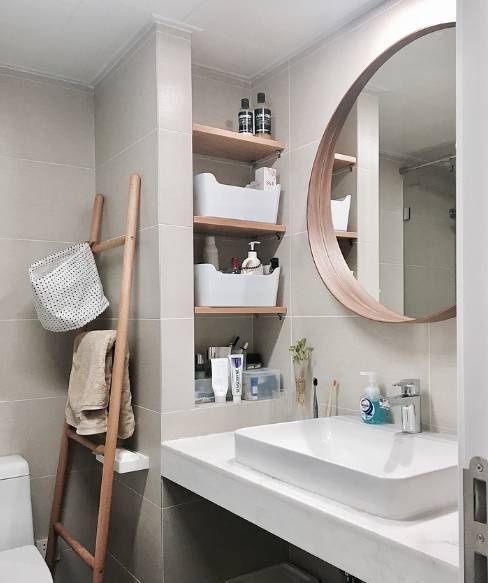 Phòng tắm nhỏ như “nắm tay” cũng trở nên thênh thang nhờ mẹo thiết kế và lưu trữ thông minh - Ảnh 16.