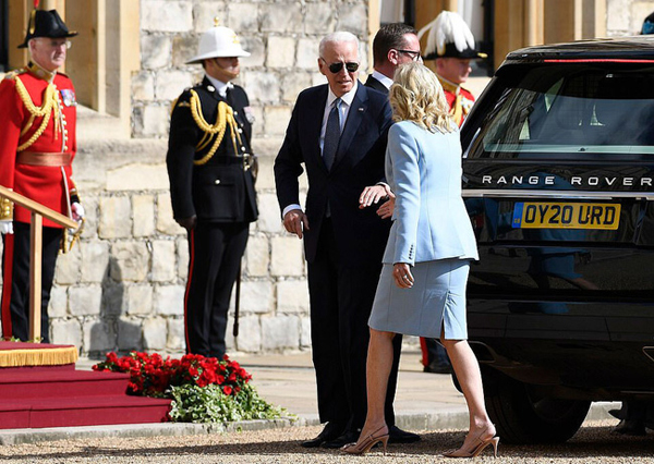 Hình ảnh Nữ hoàng Anh rạng rỡ đón vợ chồng Tổng thống Mỹ Joe Biden - Ảnh 3.