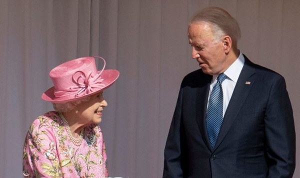 Hình ảnh Nữ hoàng Anh rạng rỡ đón vợ chồng Tổng thống Mỹ Joe Biden - Ảnh 2.