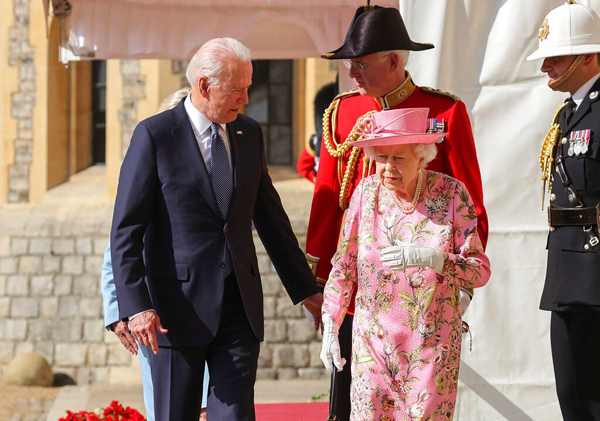 Hình ảnh Nữ hoàng Anh rạng rỡ đón vợ chồng Tổng thống Mỹ Joe Biden - Ảnh 6.