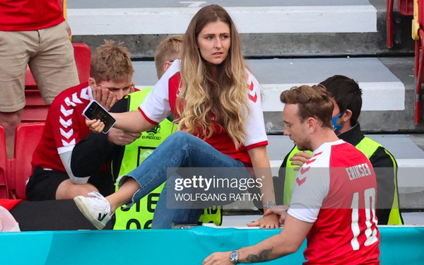 Người vợ xinh đẹp gắn bó 9 năm với Christian Eriksen - chàng tiền vệ đột quỵ trong Euro 2020 là ai? - Ảnh 2.