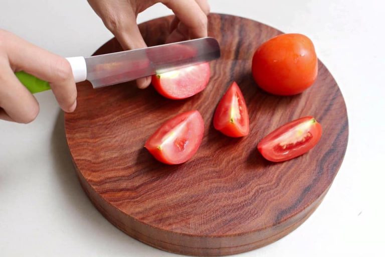 Mẹo d&ugrave;ng thớt gỗ kh&ocirc;ng bị rạn, nứt cực hiệu quả, chị em n&ecirc;n &aacute;p dụng ngay - Ảnh 3.