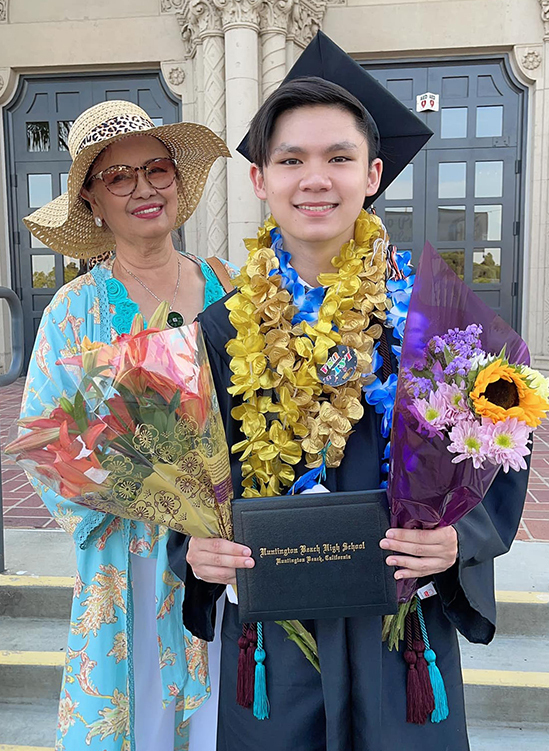 Đại gia đình mừng con trai Bằng Kiều tốt nghiệp trung học - Ảnh 5.