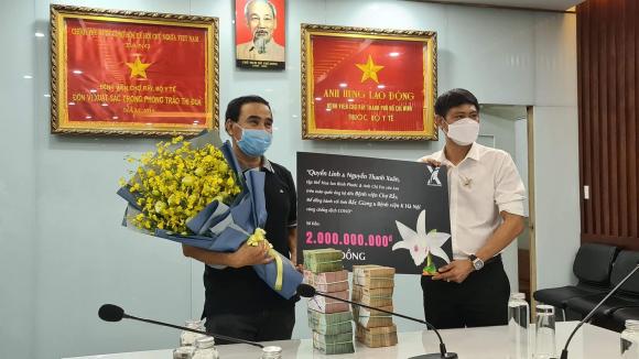 Hưởng ứng lời kêu gọi của Chính phủ, MC Quyền Linh ủng hộ 2,2 tỷ đồng mua vaccine cho công nhân và người lao động nghèo - Ảnh 8.