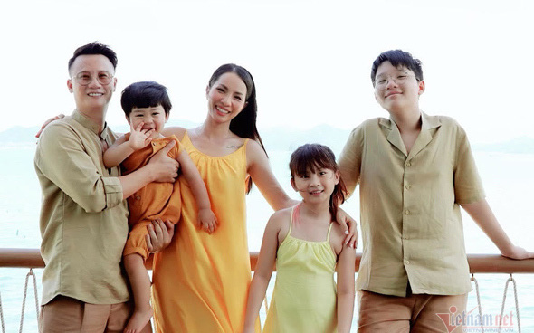 Con trai Ho&agrave;ng B&aacute;ch 14 tuổi, cao 1m71, kh&ocirc;ng &aacute;p lực v&igrave; nổi tiếng từ b&eacute;