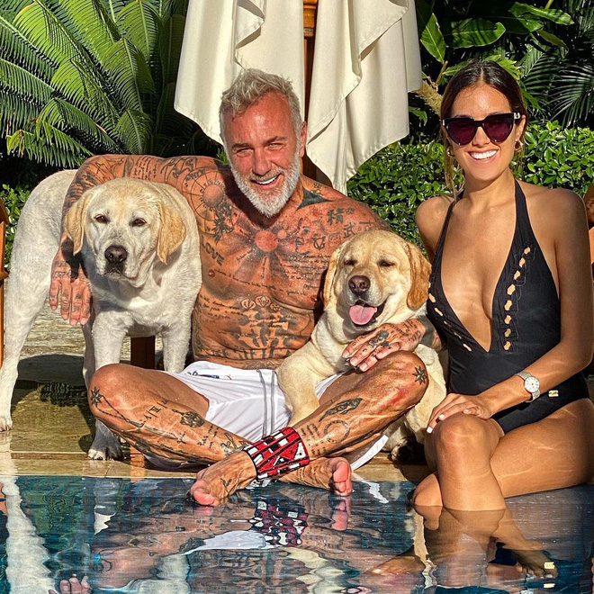 Tỷ ph&uacute; quyến rũ nhất h&agrave;nh tinh: U60 cơ bắp cuồn cuộn như trai trẻ, sống xa hoa b&ecirc;n mỹ nh&acirc;n bốc lửa k&eacute;m 27 tuổi - Ảnh 3.