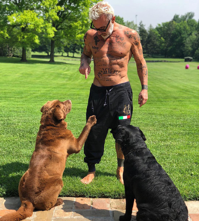 Tỷ ph&uacute; quyến rũ nhất h&agrave;nh tinh: U60 cơ bắp cuồn cuộn như trai trẻ, sống xa hoa b&ecirc;n mỹ nh&acirc;n bốc lửa k&eacute;m 27 tuổi - Ảnh 7.