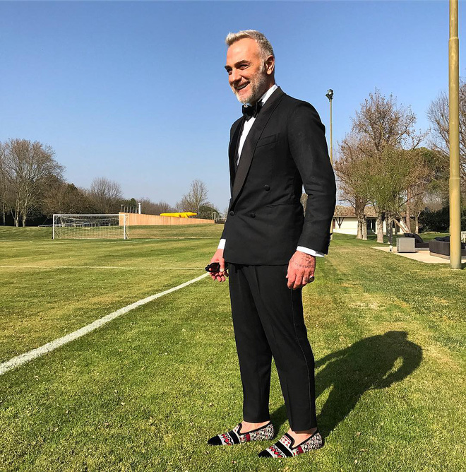 Tỷ ph&uacute; quyến rũ nhất h&agrave;nh tinh: U60 cơ bắp cuồn cuộn như trai trẻ, sống xa hoa b&ecirc;n mỹ nh&acirc;n bốc lửa k&eacute;m 27 tuổi - Ảnh 9.