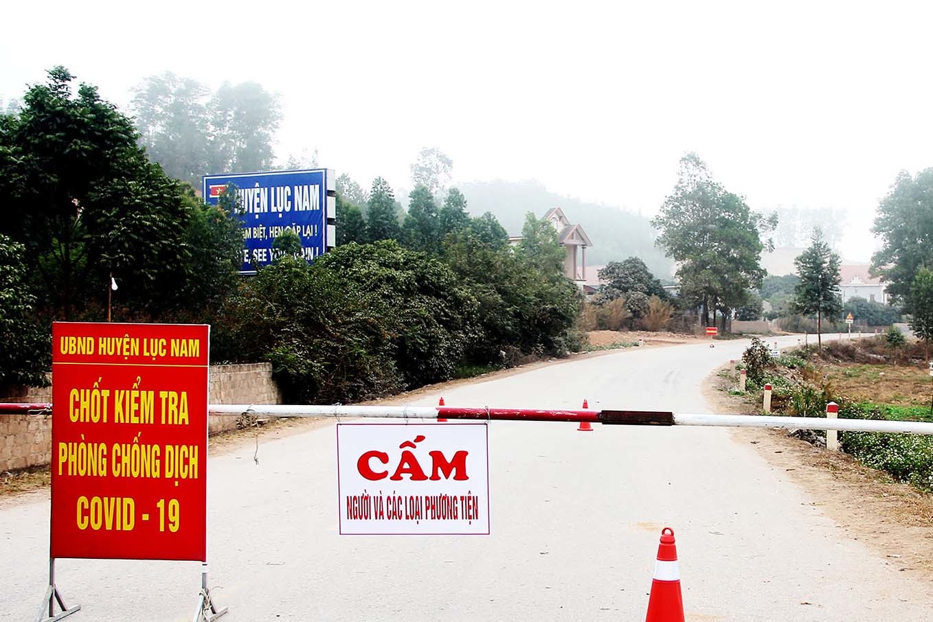 Từ 12h trưa nay, huyện Lục Nam và Tân Yên chuyển trạng thái giãn cách xã hội - Ảnh 1. Từ 12h trưa nay, huyện Lục Nam và Tân Yên chuyển trạng thái giãn cách xã hội - Ảnh 1.