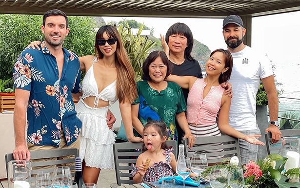 Gia đình siêu mẫu Hà Anh hạnh phúc vì có hai "rể ngoại"