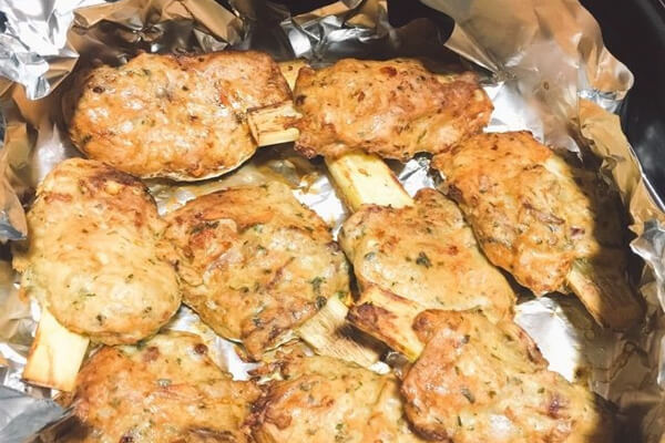 Món chả đắt khách nhất Hải Phòng được sáng chế ra trong tình huống hết sức bất ngờ - Ảnh 2.