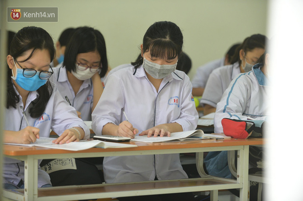  Thi lớp 10 ở Hà Nội: Không bật điều hoà, cha mẹ không được tập trung ở cổng trường - Ảnh 4.