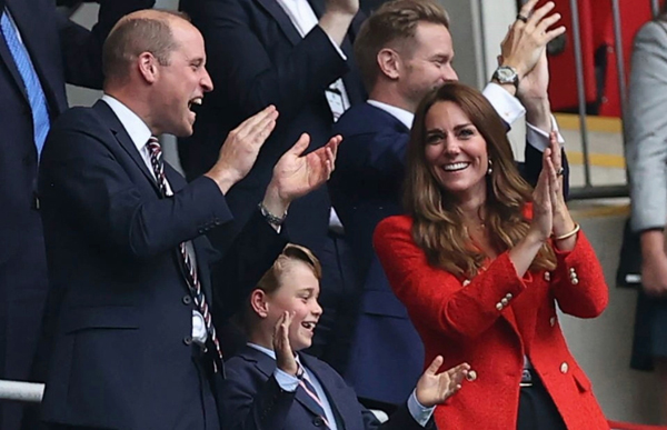Dân mạng phát sốt trước hình ảnh vợ chồng Hoàng tử William, Công nương Kate hội ngộ cựu danh thủ David Beckham - Ảnh 5.