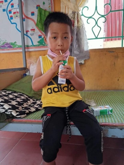 Quỹ sữa vươn cao Việt Nam kịp thời đến với trẻ em Điện Biên trong mùa dịch - Ảnh 2.
