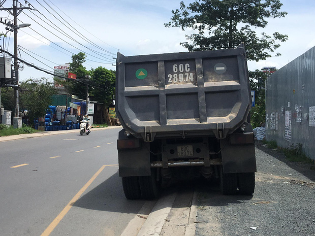  TP.HCM: Người phụ nữ đi xe máy bị xe ben cán qua người, tử vong thương tâm - Ảnh 2.