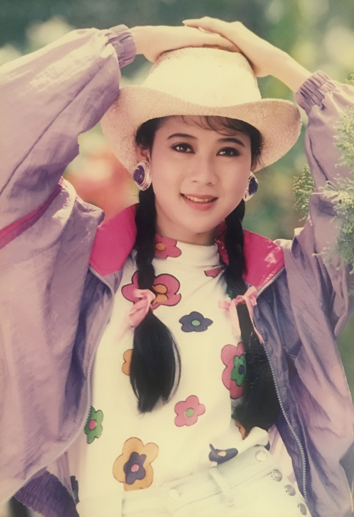 Đẹp tựa thiên thần và giọng hát ngọt ngào, Diễm Hương là một trong những ca sĩ nữ hàng đầu của Việt Nam. Nếu bạn chưa từng nghe những bài hát của cô, hãy xem hình ảnh của Diễm Hương để khám phá thế giới âm nhạc đầy màu sắc và cảm xúc.