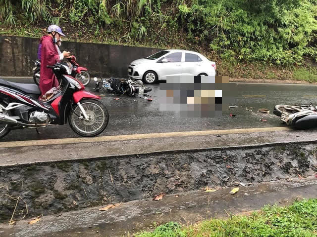 Hoà Bình: Va chạm giữa hai xe máy trong trời mưa khiến 1 người chết, 1 người bị thương - Ảnh 1.