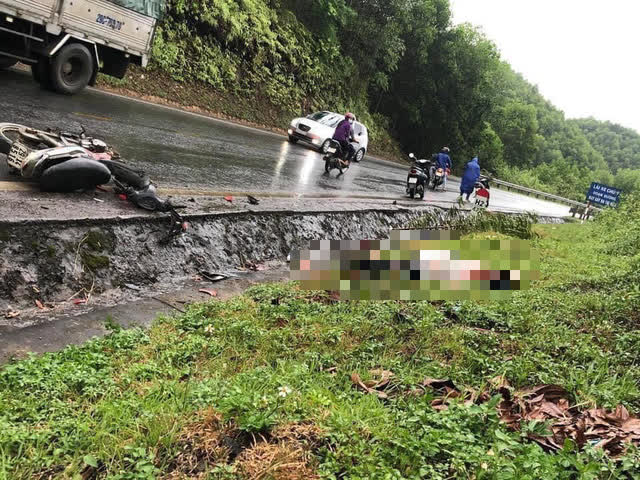 Hoà Bình: Va chạm giữa hai xe máy trong trời mưa khiến 1 người chết, 1 người bị thương - Ảnh 2.