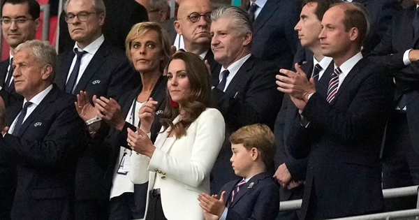 Con trai nhỏ vẫn khiến Hoàng tử William và Công nương Kate bị lép vế trong trận Chung kết Euro  - Ảnh 5.