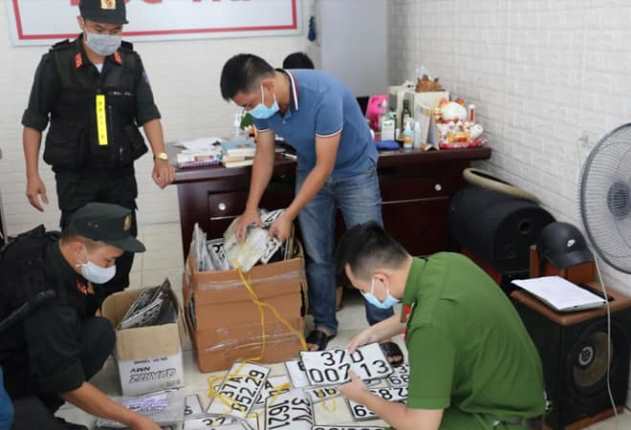 300 cảnh sát phá đường dây tín dụng đen hàng trăm tỷ ở Nghệ An - Ảnh 2.