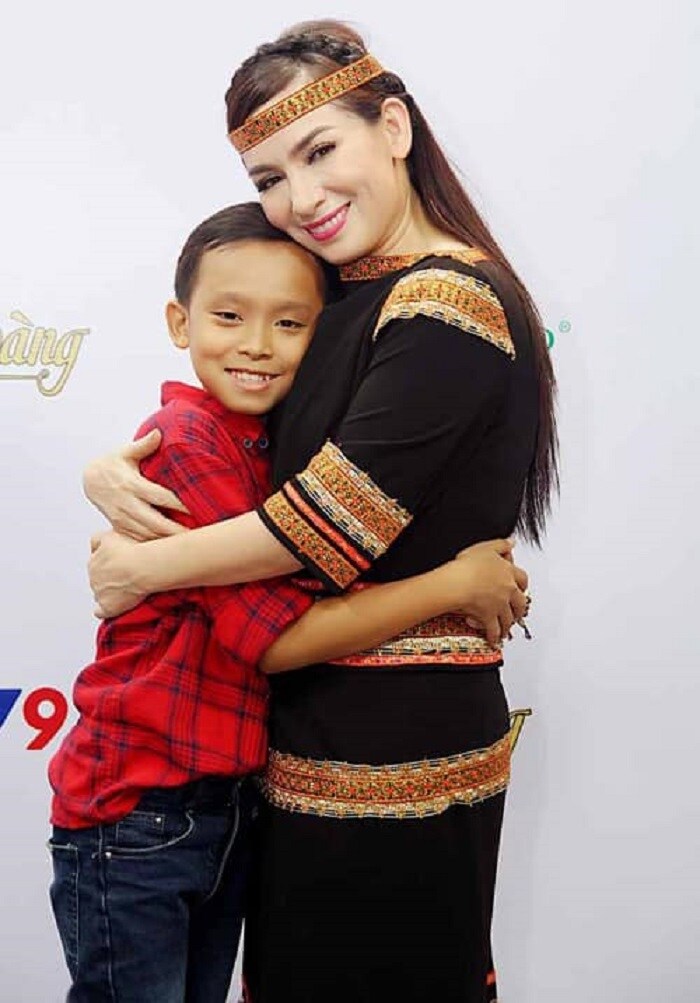 Phi Nhung bất ngờ chia sẻ “đạo làm người” hậu ồn ào với Hồ Văn Cường