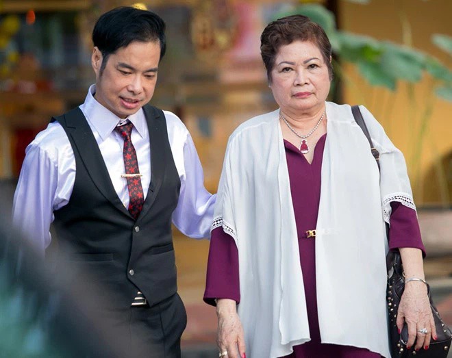 Không thể về chịu tang mẹ vì COVID-19, Ngọc Sơn đau xót: "Mẹ ơi, con thương mẹ nhiều lắm"