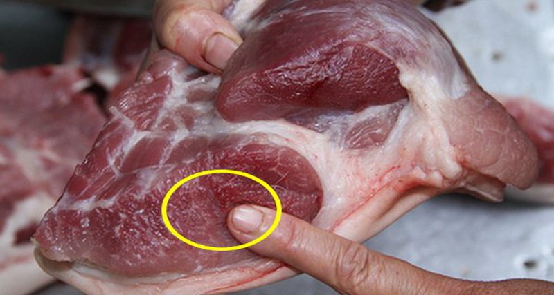 Thịt lợn có 4 dấu hiệu này dù rẻ mấy cũng đừng mua - Ảnh 1.