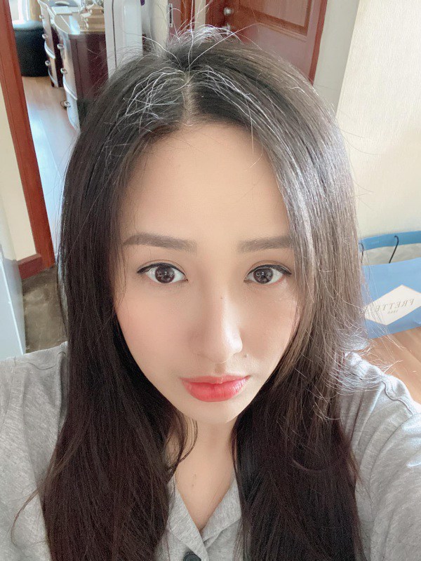 Hoa hậu Mai Phương Thuý lộ mái tóc bạc dù mới ngoài 32, tuổi già không chừa một ai - Ảnh 3.