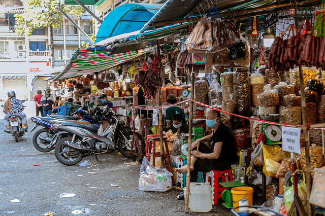 Khung cảnh vắng lặng chưa từng thấy của Chợ Lớn - Sài Gòn - Ảnh 13.
