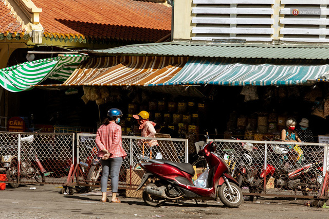 Khung cảnh vắng lặng chưa từng thấy của Chợ Lớn - Sài Gòn - Ảnh 16.