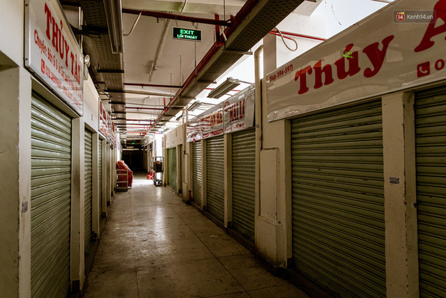 Khung cảnh vắng lặng chưa từng thấy của Chợ Lớn - Sài Gòn - Ảnh 9.