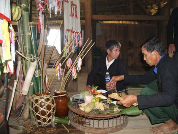 Nỗ lực đẩy lùi các hủ tục trong đời sống đồng bào dân tộc - Ảnh 1.