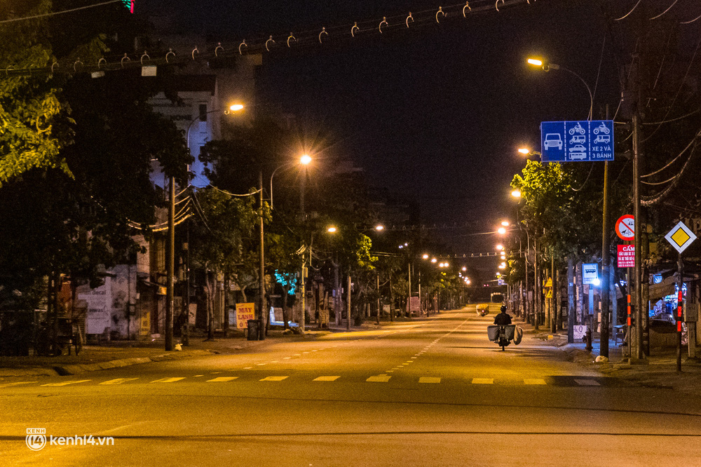 Ảnh Sài Gòn sau 18 giờ Màn đêm hoang hoải