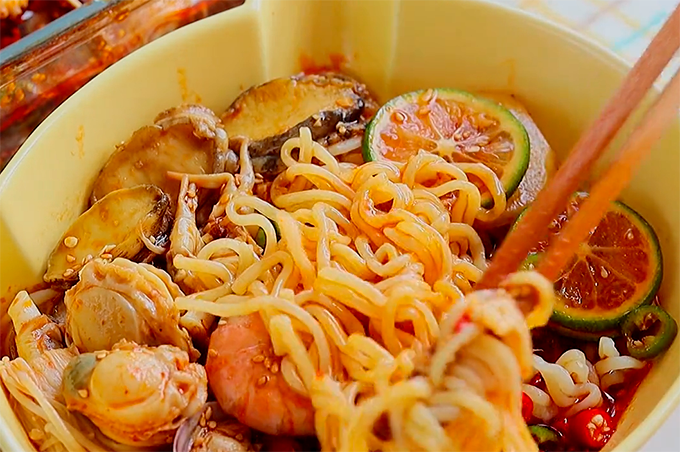 Tự làm mì bào ngư thịnh soạn như nhà hàng - Ảnh 2. Tự làm mì bào ngư thịnh soạn như nhà hàng - Ảnh 2.