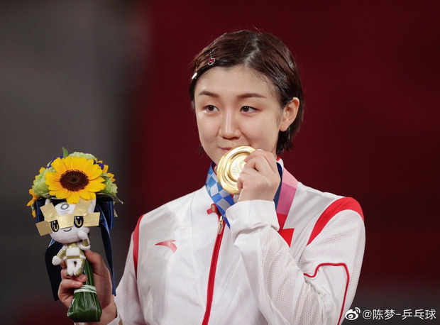 Huỳnh Hiểu Minh mừng rỡ khoe em họ giành huy chương vàng Olympic, động thái của Angela Baby lại làm Cnet lo lắng - Ảnh 6.