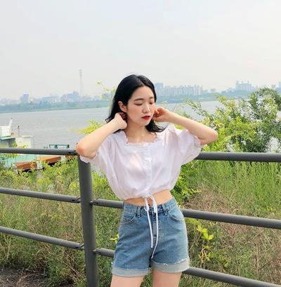 2 kiểu mix đồ đơn giản mà đẹp với áo blouse tay ngắn cho ngày hè nóng nực - Ảnh 12.