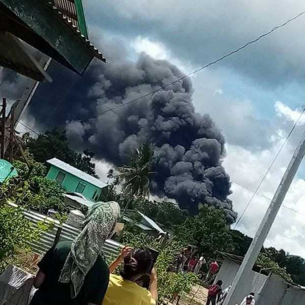 Toàn cảnh hiện trường vụ rơi máy bay thảm khốc khiến ít nhất 50 người thiệt mạng ở Philippines - Ảnh 2.