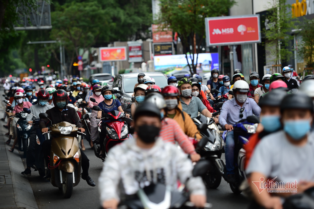 Hình ảnh TP.HCM trước giờ giãn cách xã hội