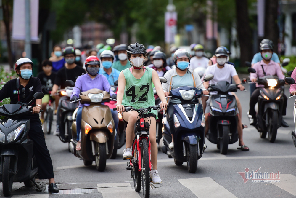 Hình ảnh TP.HCM trước giờ giãn cách xã hội