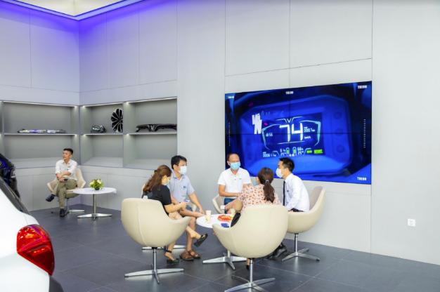 Showroom 3S đầu tiên của VinFast tại Cẩm Phả có gì đặc biệt? - Ảnh 6.