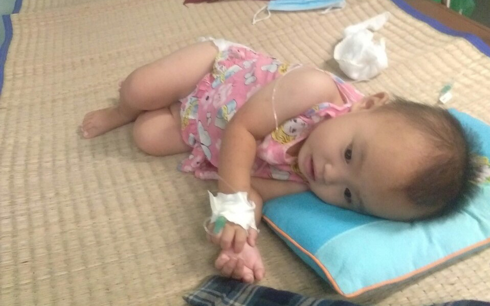 Thương cảm hoàn cảnh bé gái 1 tuổi dân tộc mắc bệnh thực bào máu