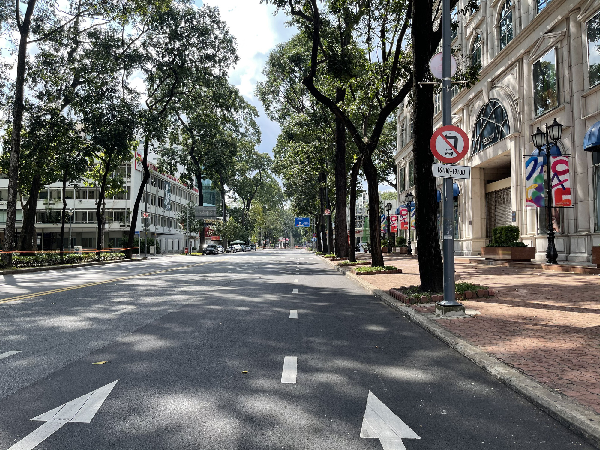 TP Hồ Chí Minh yêu cầu người dân từ 16/8 đến 15/9 ai ở đâu thì ở đó - Ảnh 2. TP Hồ Chí Minh yêu cầu người dân từ 16/8 đến 15/9 ai ở đâu thì ở đó - Ảnh 2.