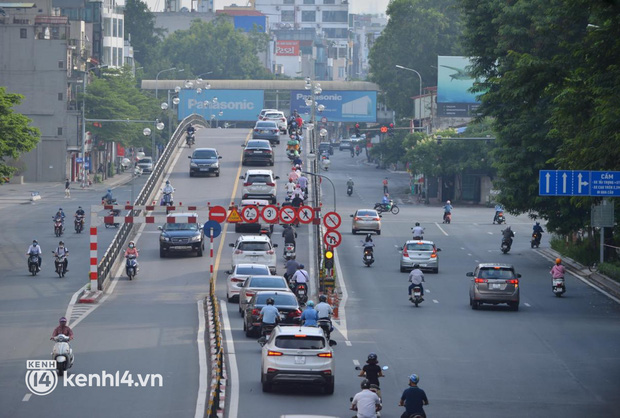 Đường phố Hà Nội tấp nập ngày đầu tuần - Ảnh 7.