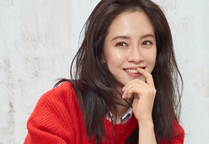 Song Ji Hyo tiết lộ quy trình chăm sóc "làn da không tuổi"