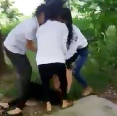 Bắc Giang: Mâu thuẫn chuyện yêu đương, nữ sinh 15 tuổi bị lột áo, quay clip đăng mạng xã hội - Ảnh 1.