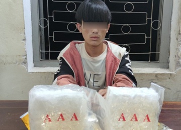 Bắt giữ thanh niên 18 tuổi tàng trữ 2 kg ma túy đá - Ảnh 1.
