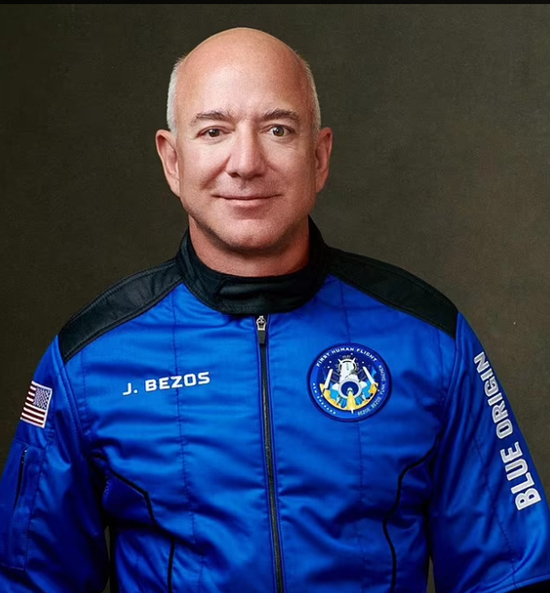 Tỷ phú Jeff Bezos bị nghi phẫu thuật thẩm mỹ - Ảnh 3.